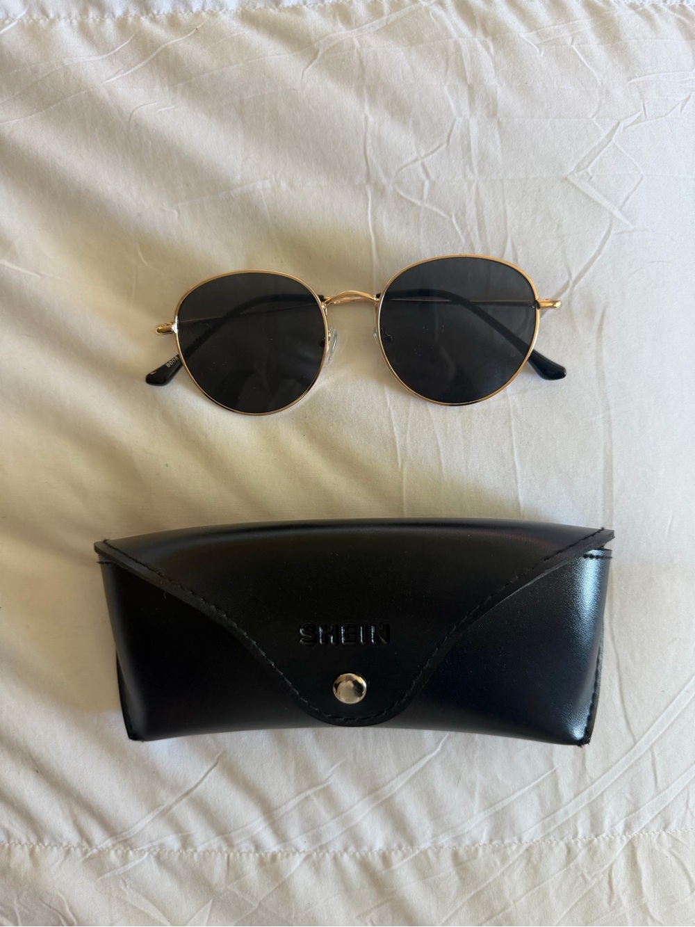 New Round Metal Frame Sunglasses in Black and Gold